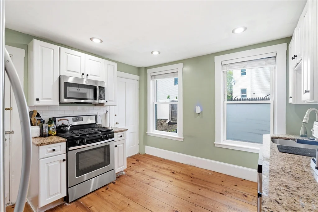 5 Osgood Pl, Amesbury