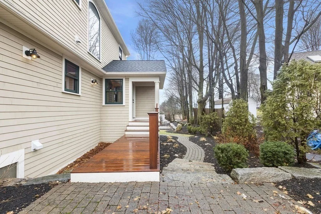 24 Elm, Dedham
