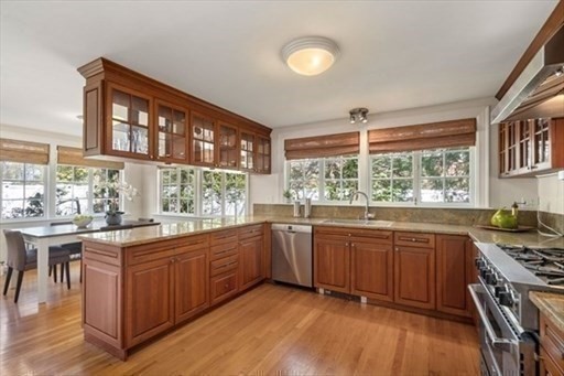 5 Hammond St, Chestnut Hill