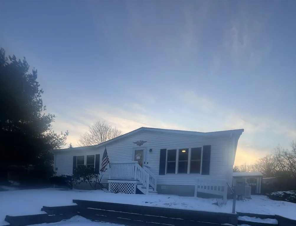 6 Canterbury Ln, Rockland