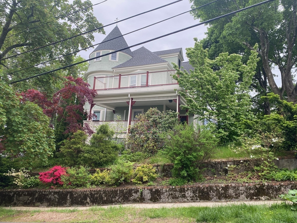 90 Robbins Rd, Arlington Heights