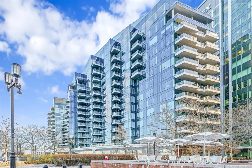 22 Liberty Dr, Seaport District