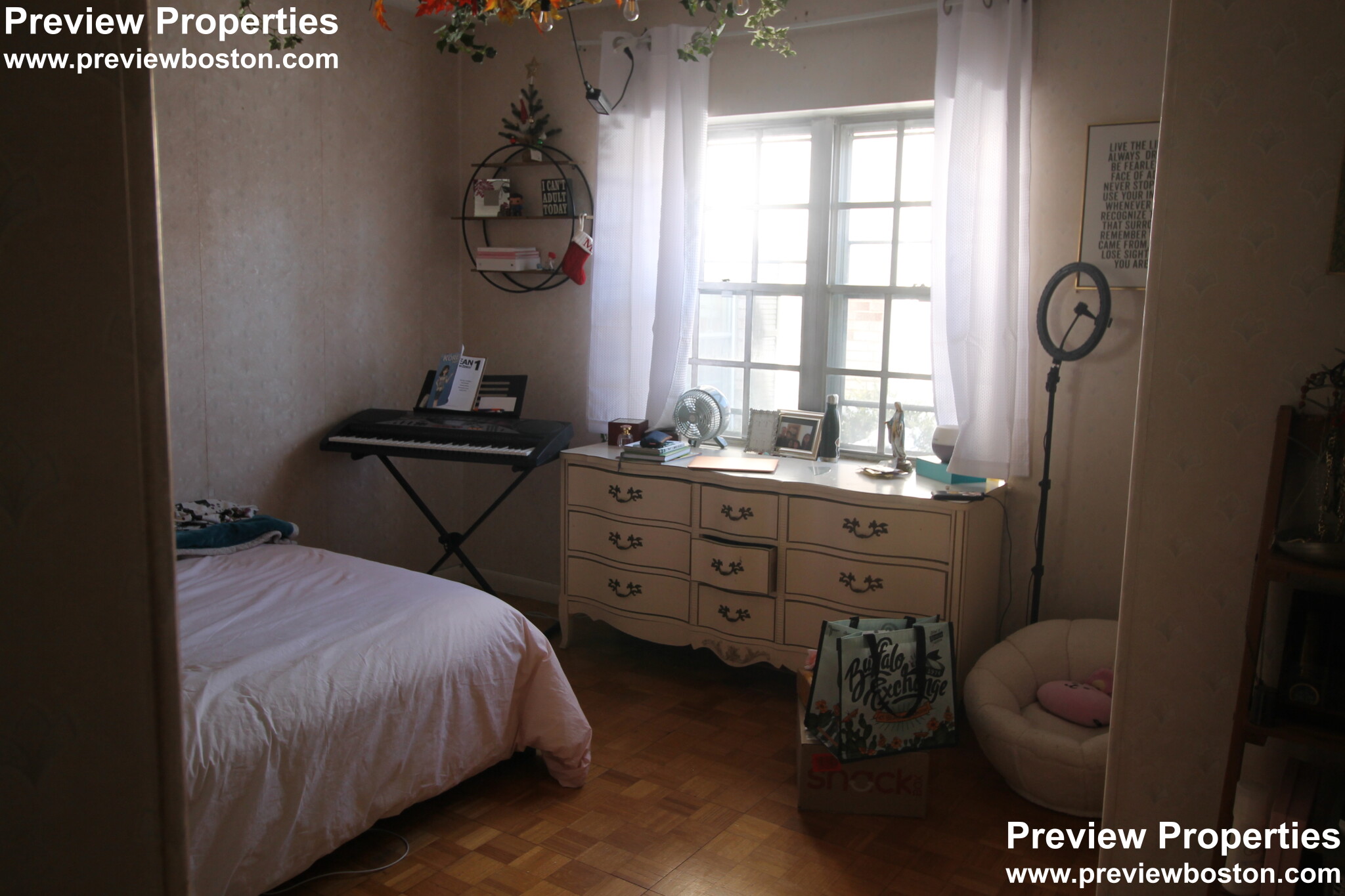 178 Lake Shore Rd, Oak Square