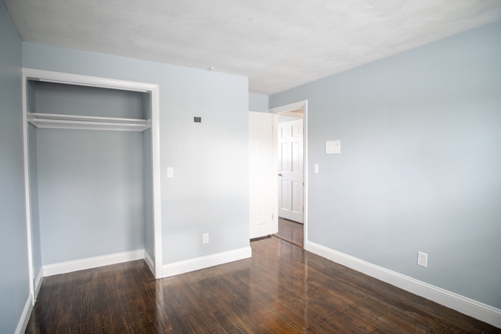 63 Mcgarvey Rd, Stoughton