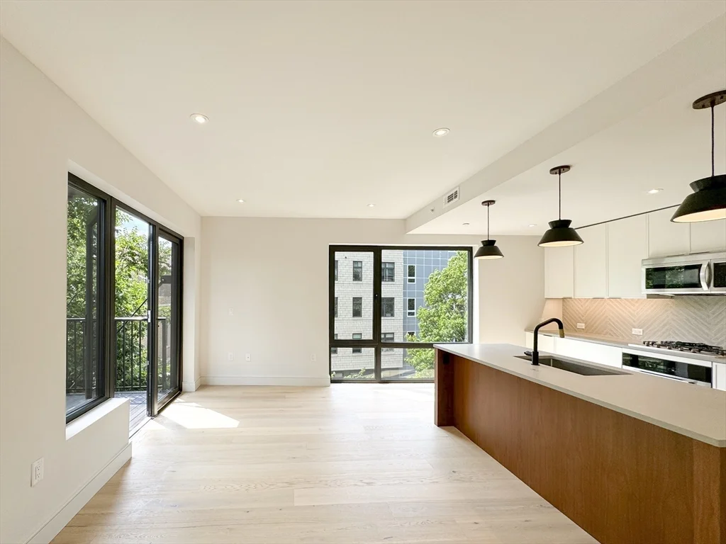 1 Nevins Hill Way, Brighton