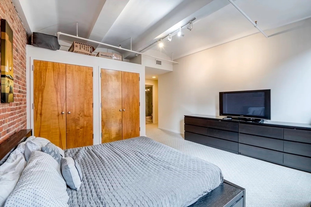 121 Beach St, Leather District