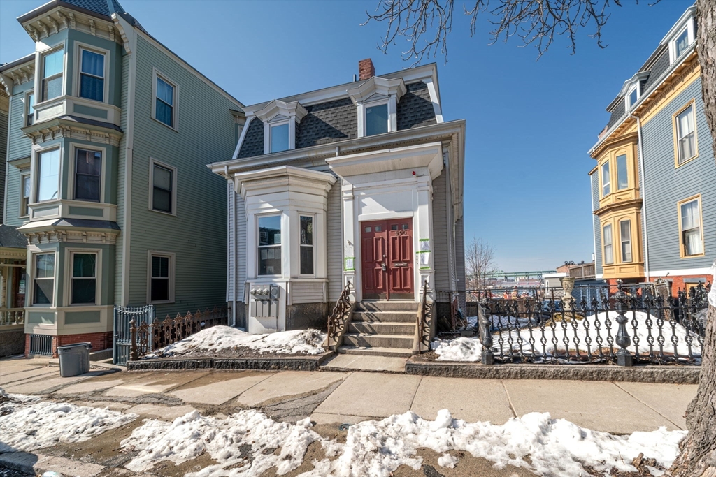 390 Meridian St, Central Square