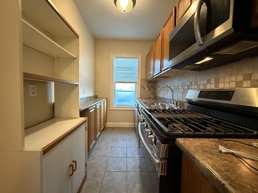 320 Wood St, New Bedford