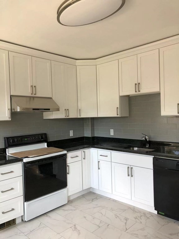 60 Fiske St, Waltham