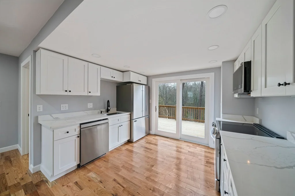 13 Broadway, Raynham Center