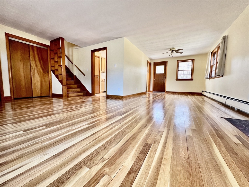 45 Maiden Ln, Wayland