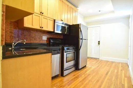 73 Thatcher St, Coolidge Corner