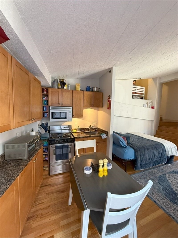 12 Stoneholm St, Back Bay