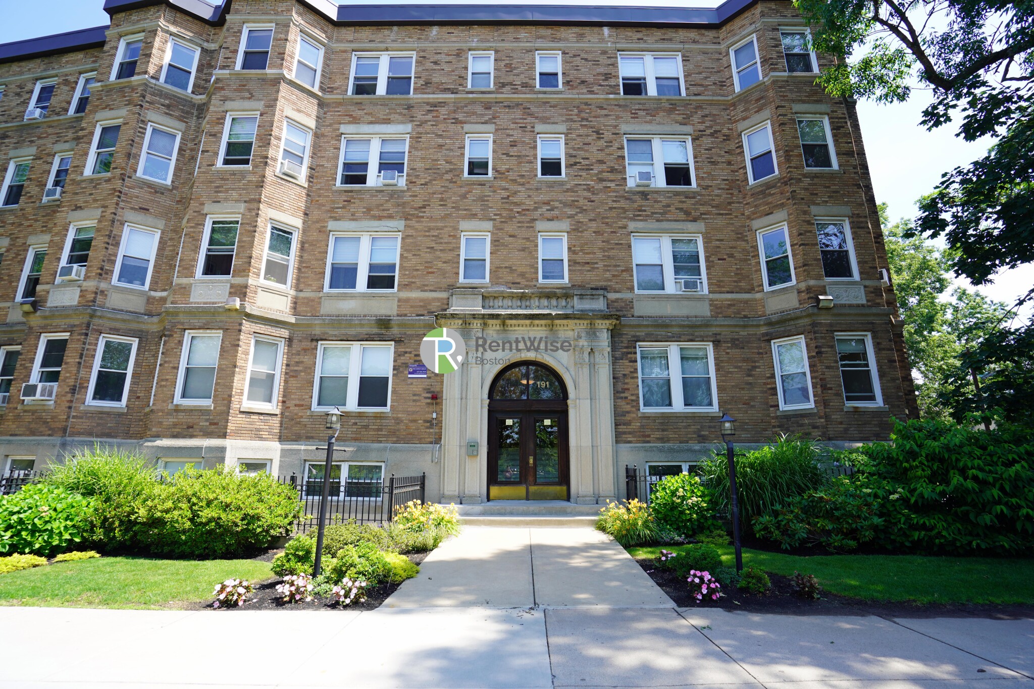 191 Park Dr, Fenway
