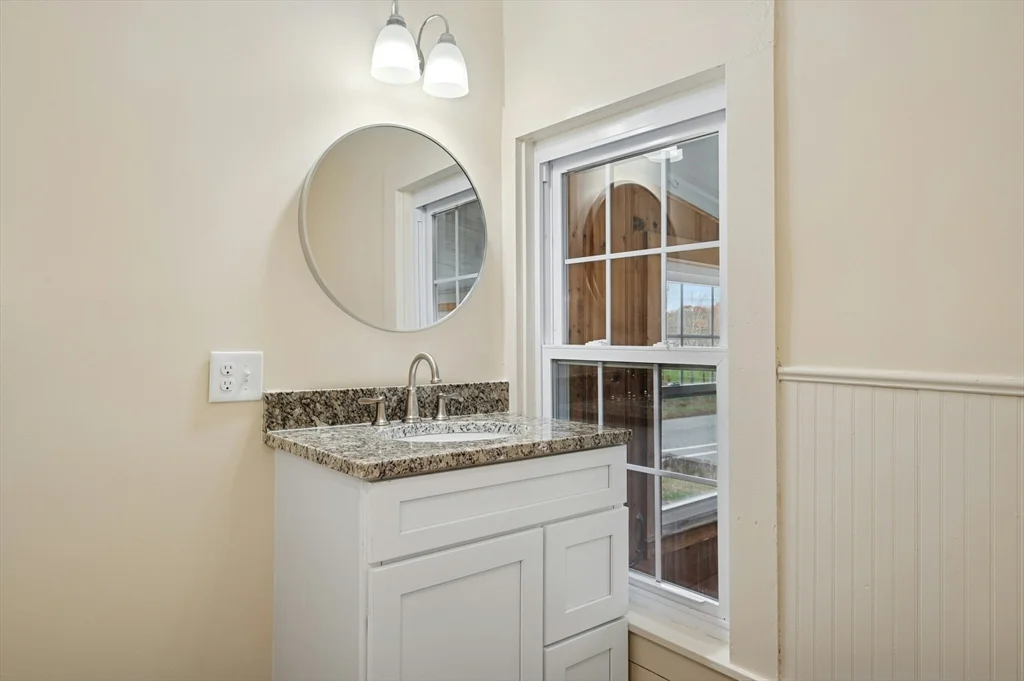 95 S Main St, North Brookfield