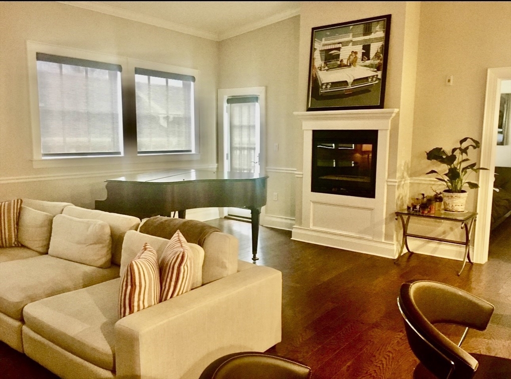 616 E 4th St, South Boston