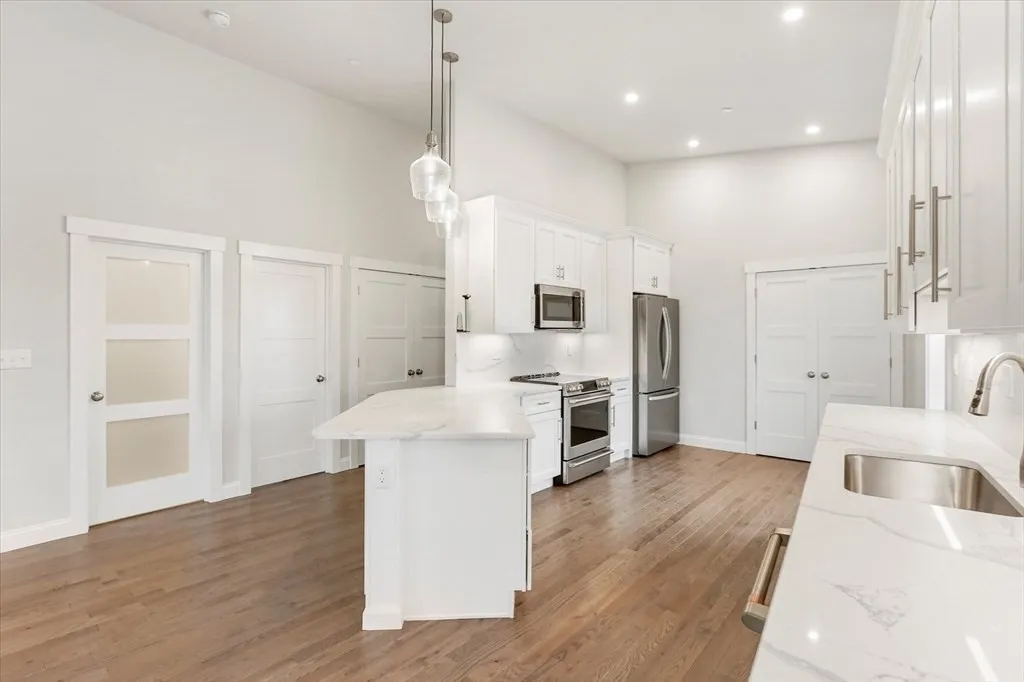 30 Main St, Tufts University