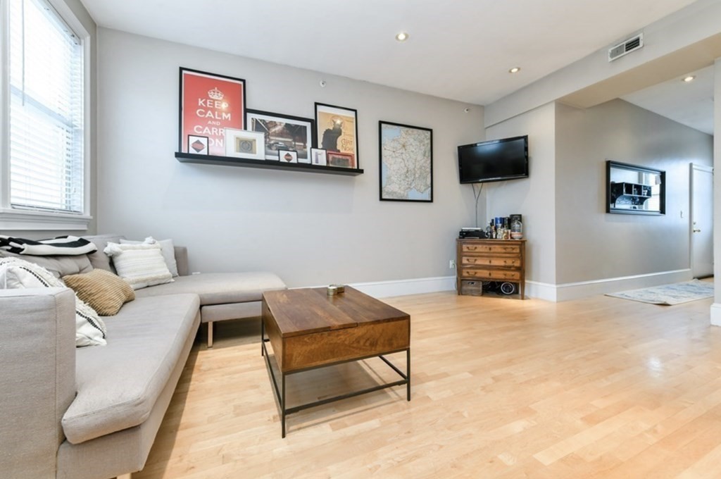 137-139 D St, South Boston