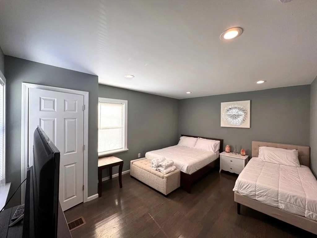 60 Cedar St, Waltham