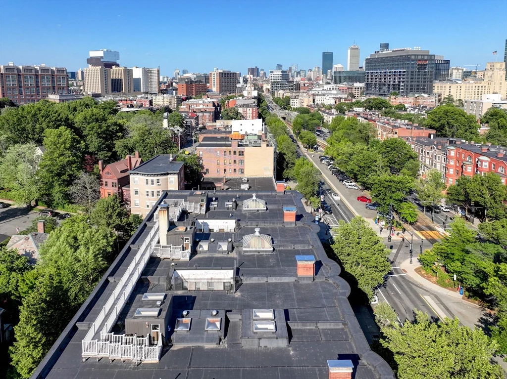 1064 Beacon St, Longwood