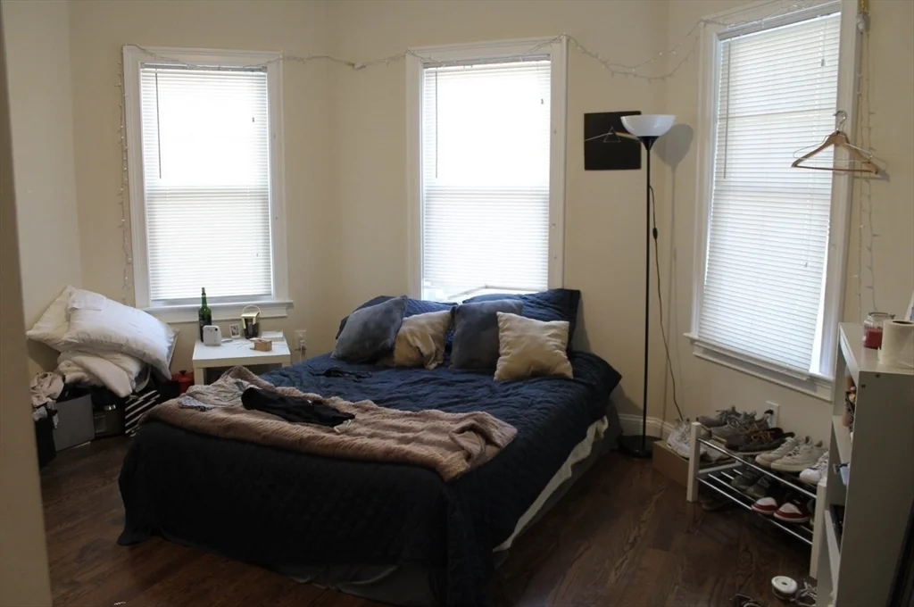 34 Circuit St, Roxbury