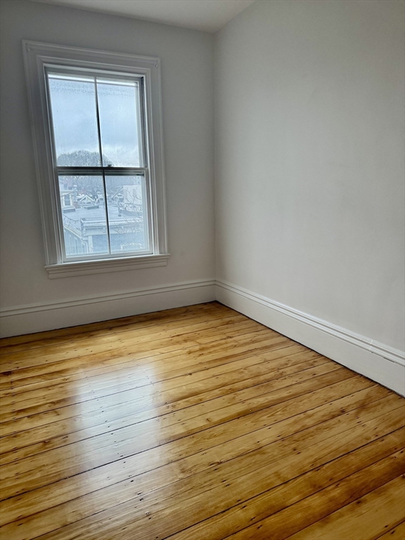 49 Elm St, Charlestown