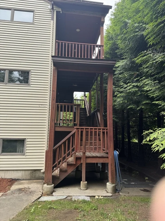 271 Wanoosnoc Rd, Fitchburg