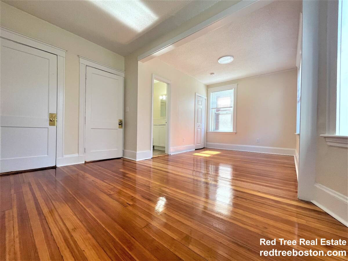 6 Barrows St, Allston