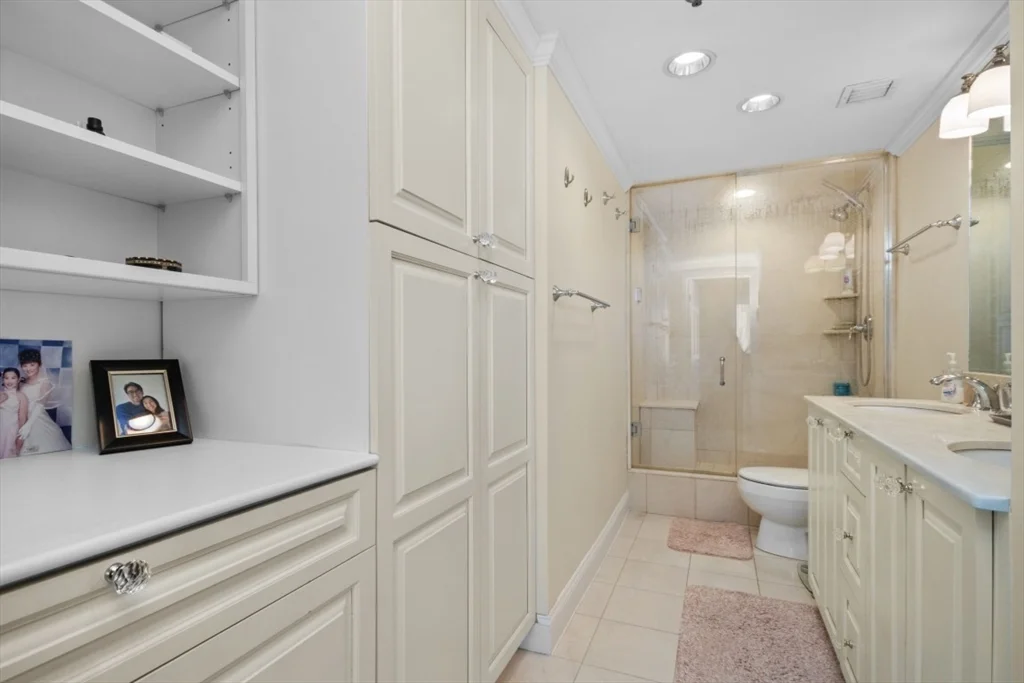 8 Museum Way, East Cambridge