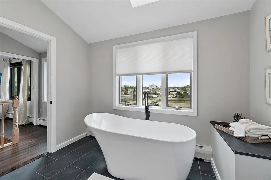 4 Northern Blvd, Plum Island