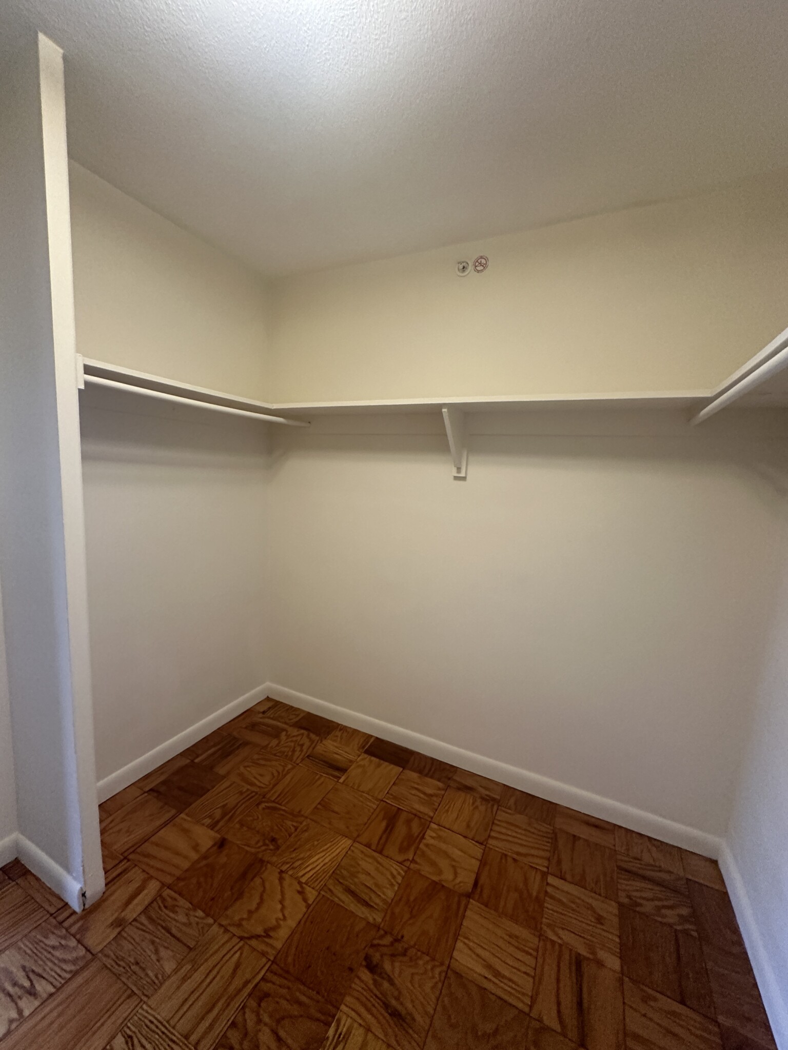 101 Monmouth Ct, Longwood