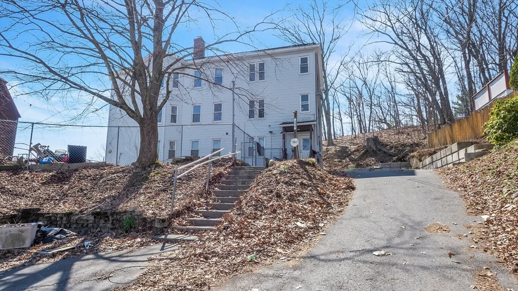 1442 Main St, Worcester