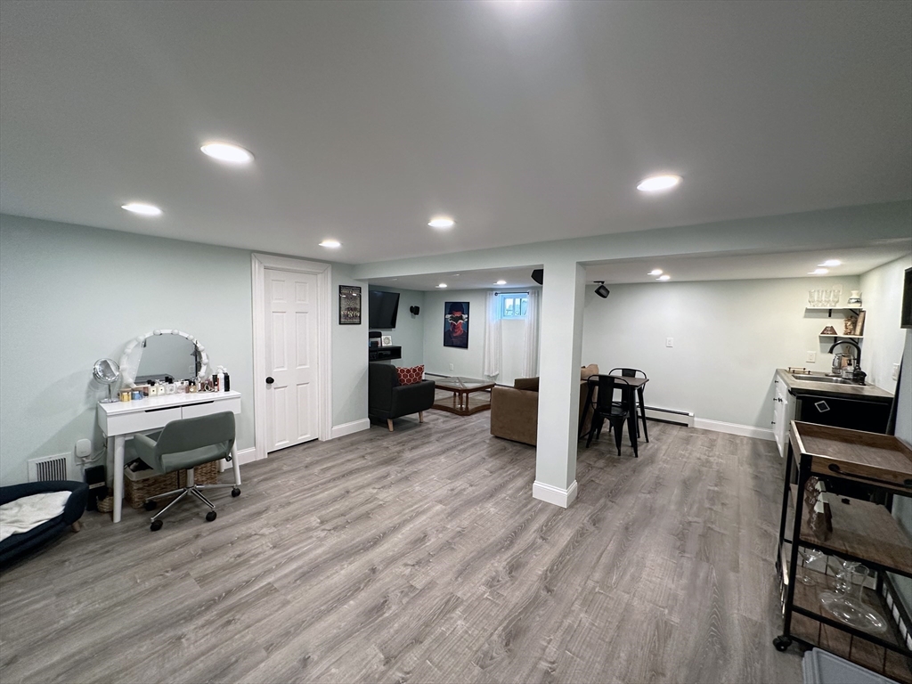 15 Wayland Rd, Wakefield