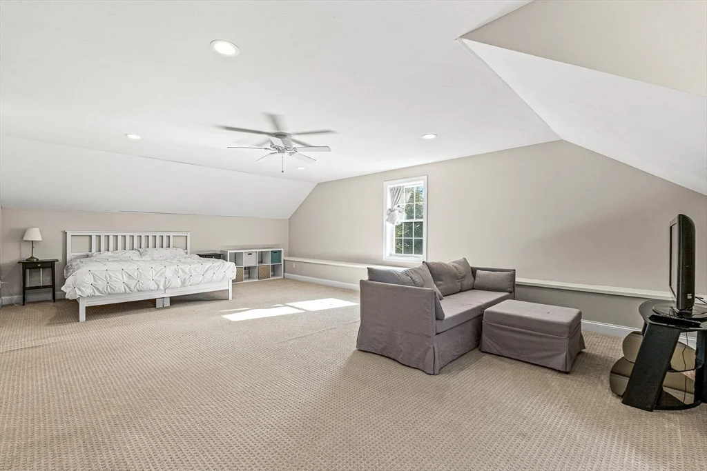 176 Washington St, Reading