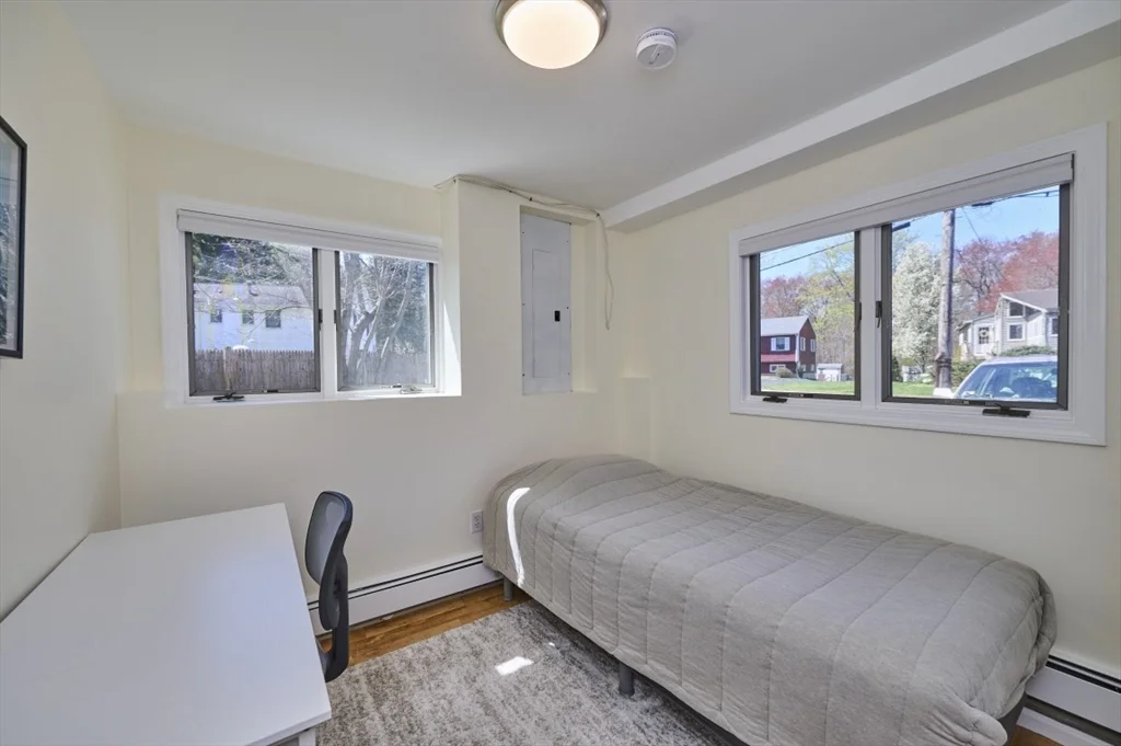 37 Locust St, Burlington