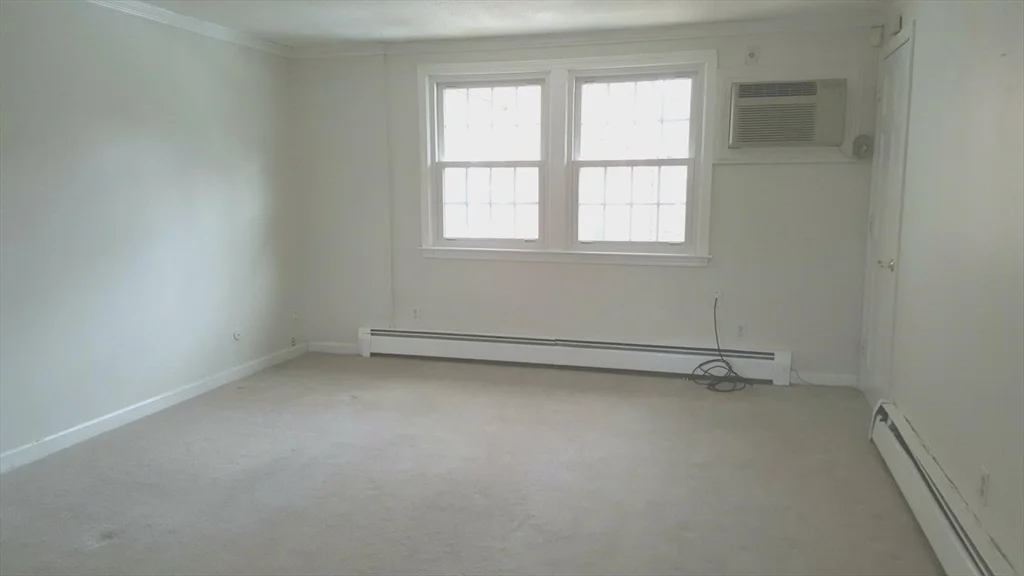 160 Tyngsboro Rd, Chelmsford