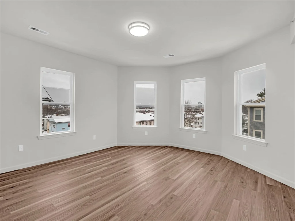 12 Alpine St, Worcester
