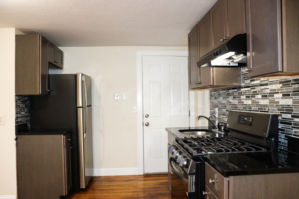 9 Forest Ave Ct, Plymouth