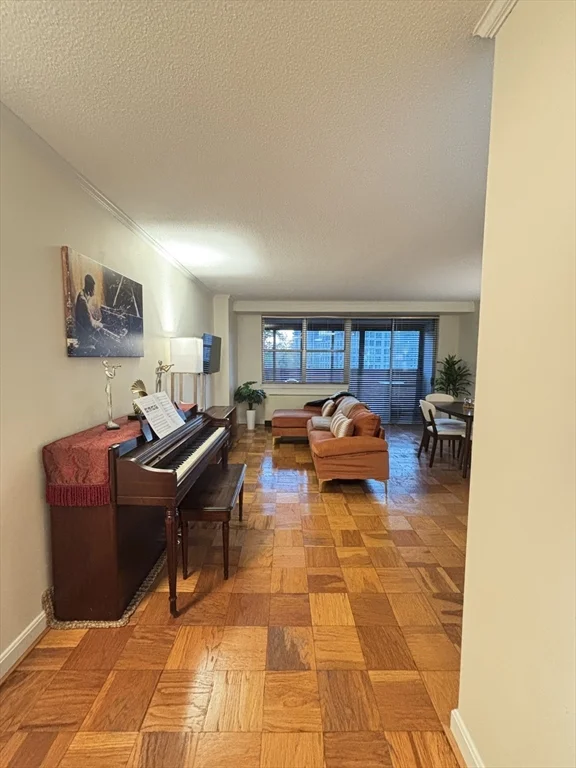 2 Hawthorne Pl, West End