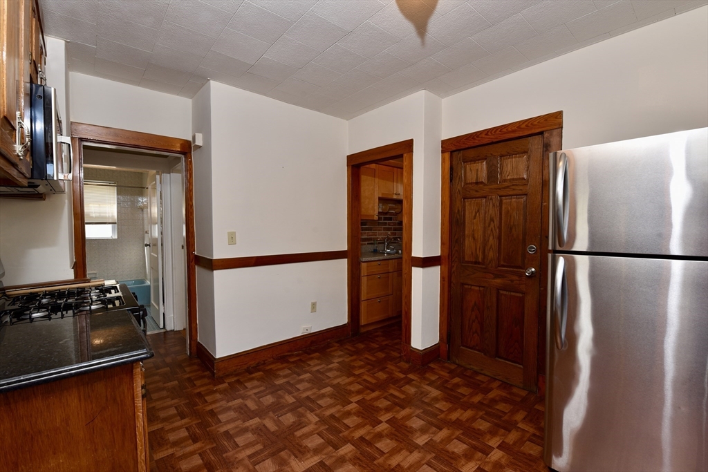 7 Charme, Roslindale