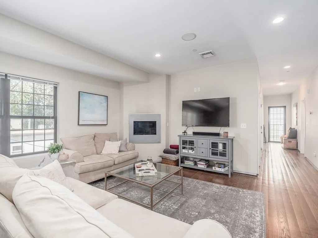 350 West Broadway, South Boston