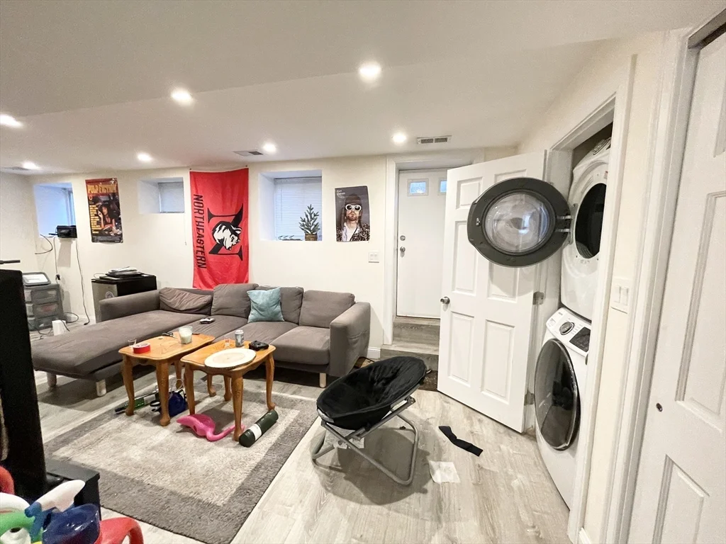 21 Iroquois, Mission Hill