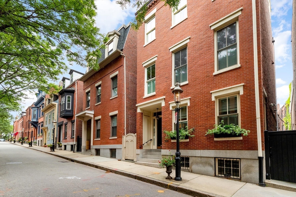 39 Mt Vernon St, Charlestown