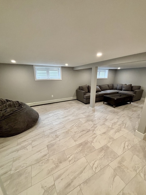 86 Manomet Ave, Hull