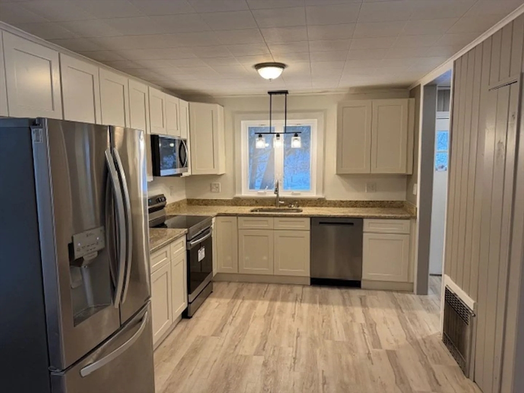 16 Knightville Dam Rd, Huntington