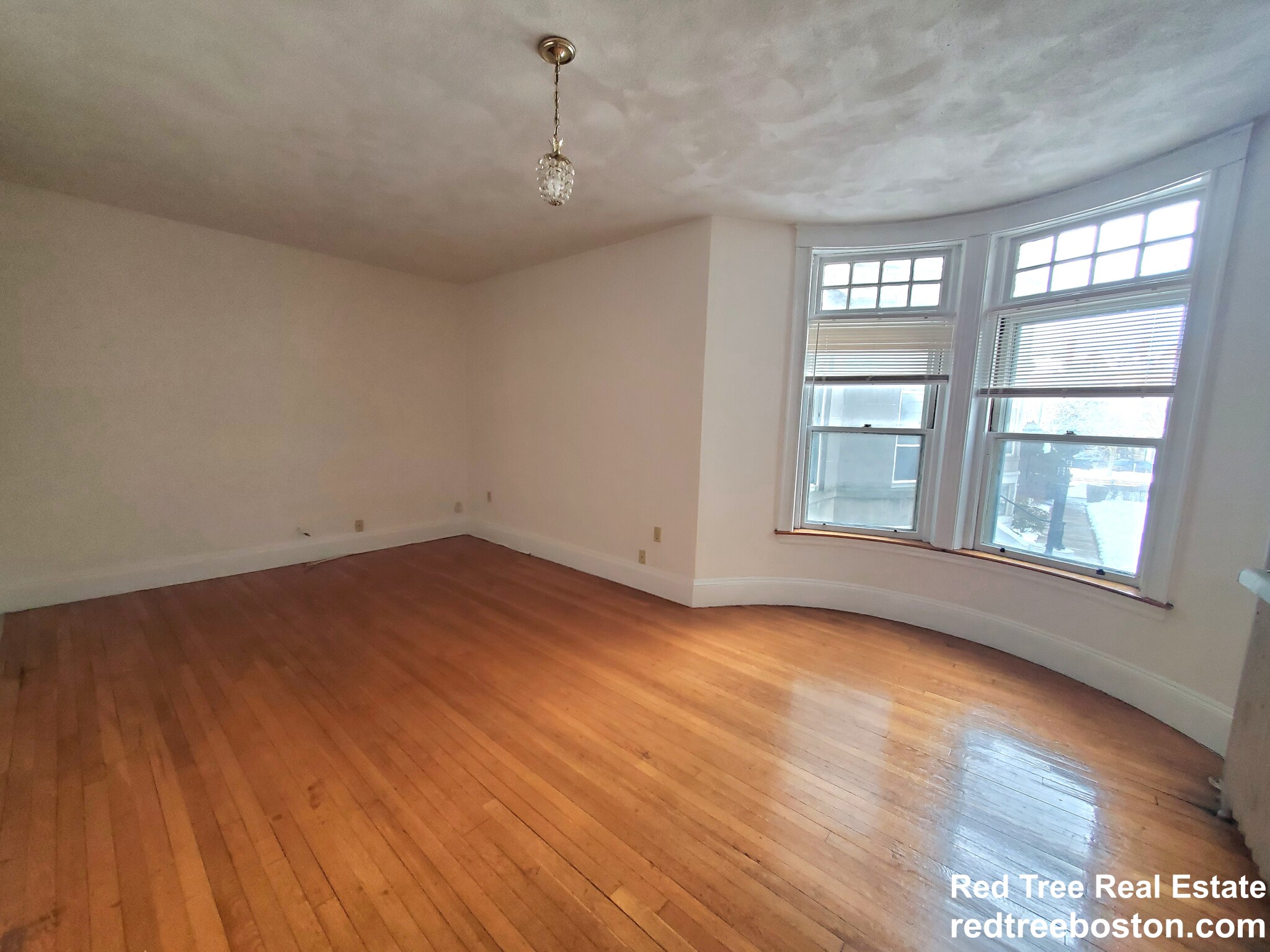 1677 Beacon St, Washington Square