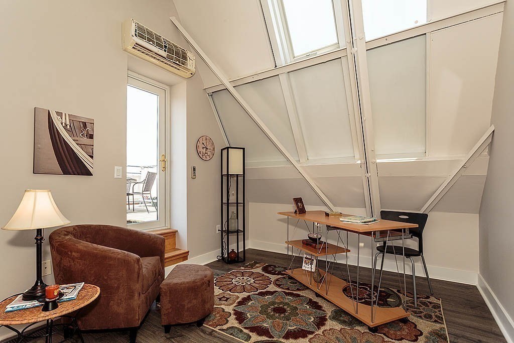 42 8th St, Charlestown