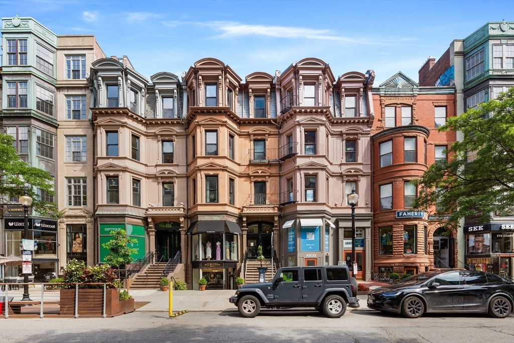 121 Newbury St, Back Bay