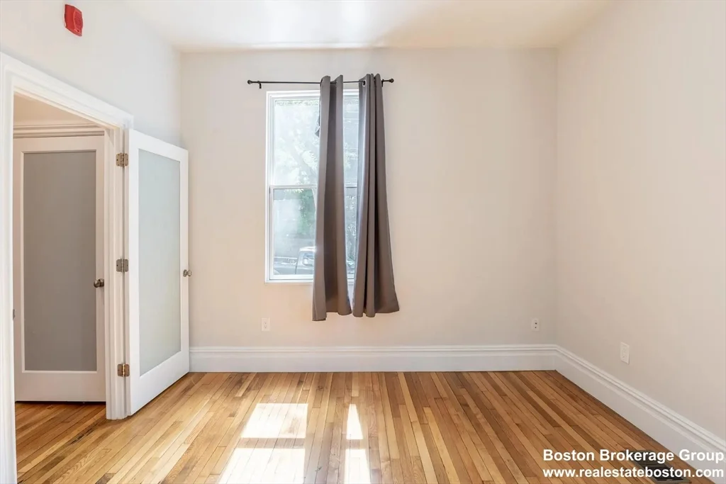 89 Cedar St, Roxbury