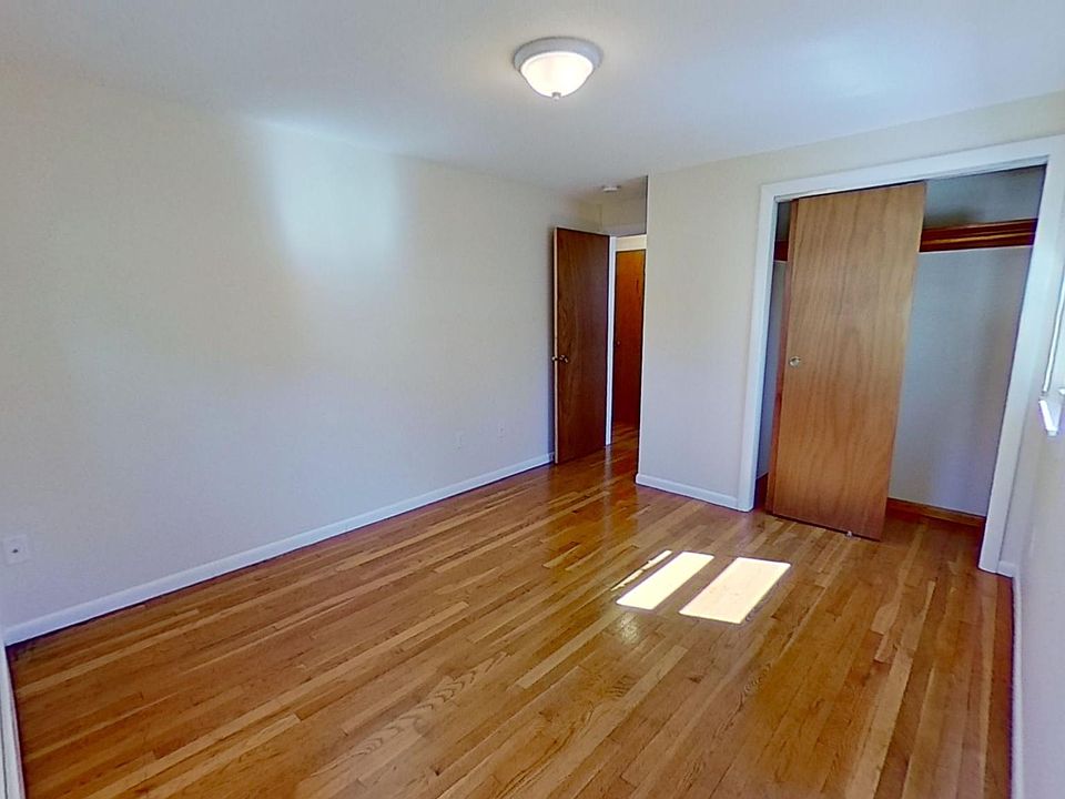 8 Friend St, South Side